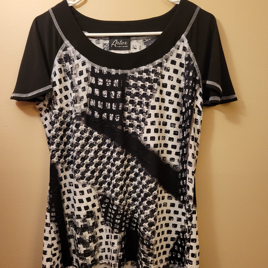 (3 For $20)Artex Fashions Top Black And White Size Large